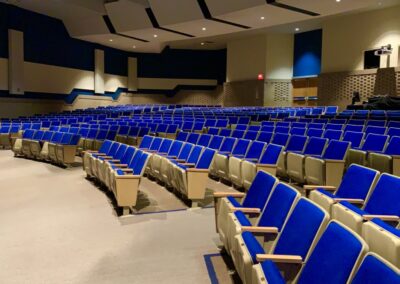 Salle de spectacle Dina Bélanger Collège Jésus-Marie de Sillery sièges bleu